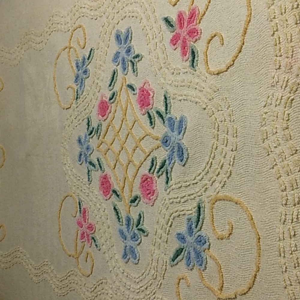 Terry Chenille bedspread 70" x 96" cutter - Picture 2 of 5